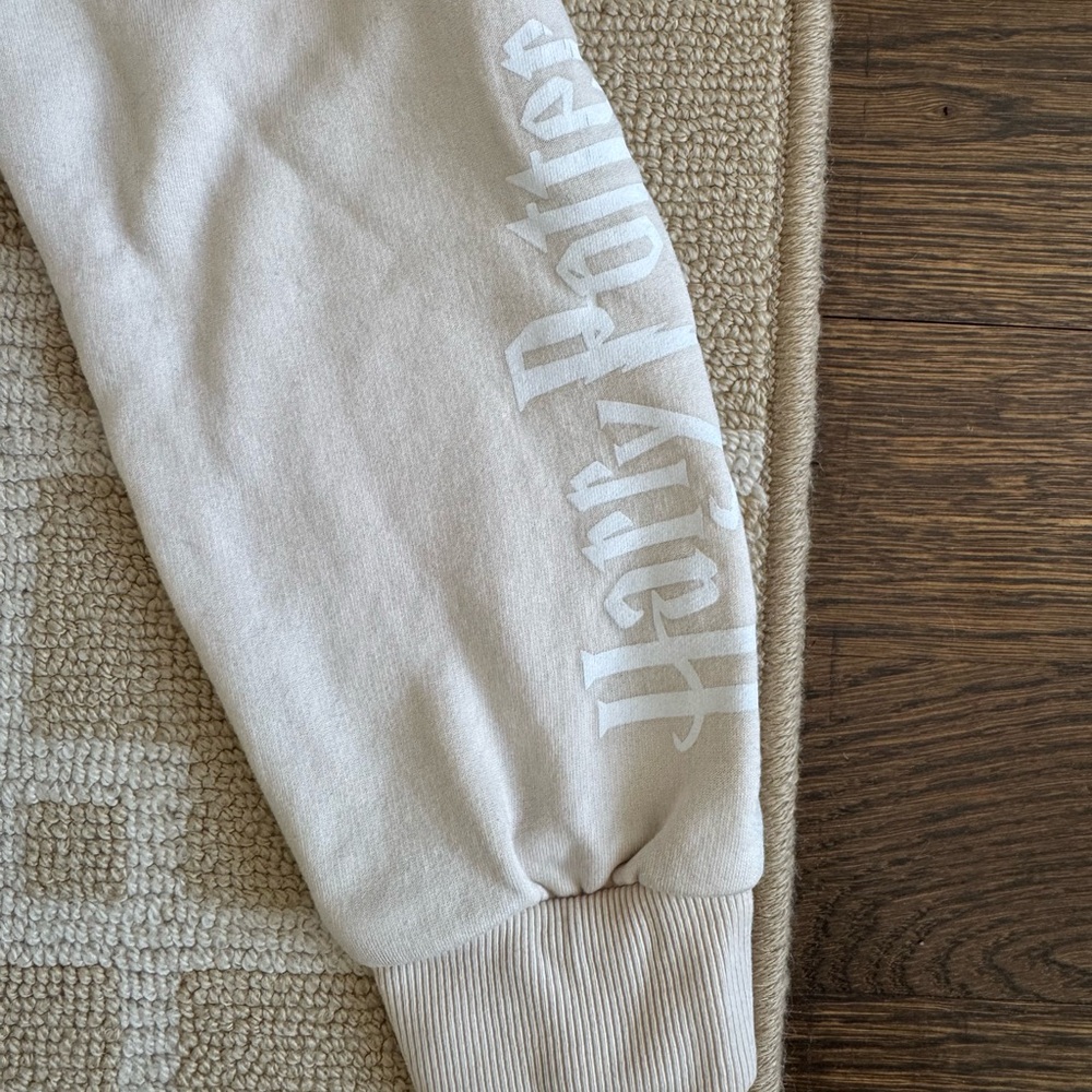 Harry Potter Hogwarts Crest Hoodie Cream Fleece Lined Graphic Sweatshirt Small - Picture 5 of 7